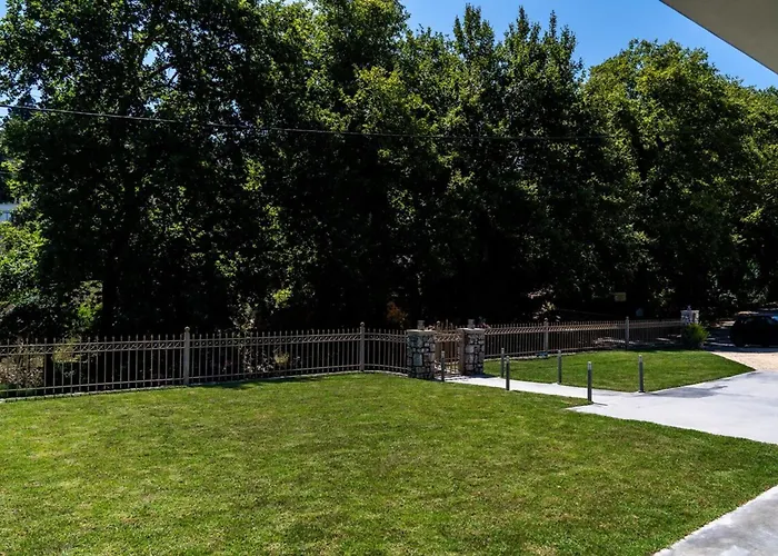 Villa Emily In Countryside